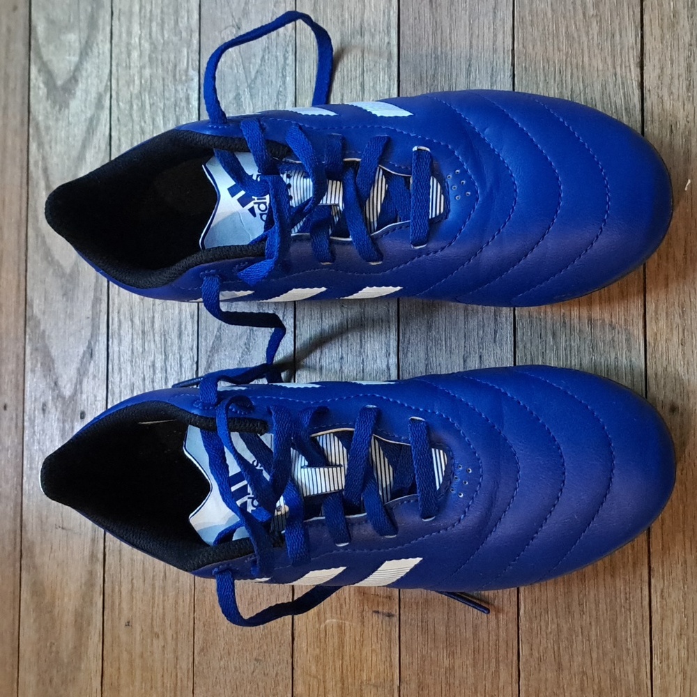 EUC Boys Adidas Soccer Cleats Sz 4.